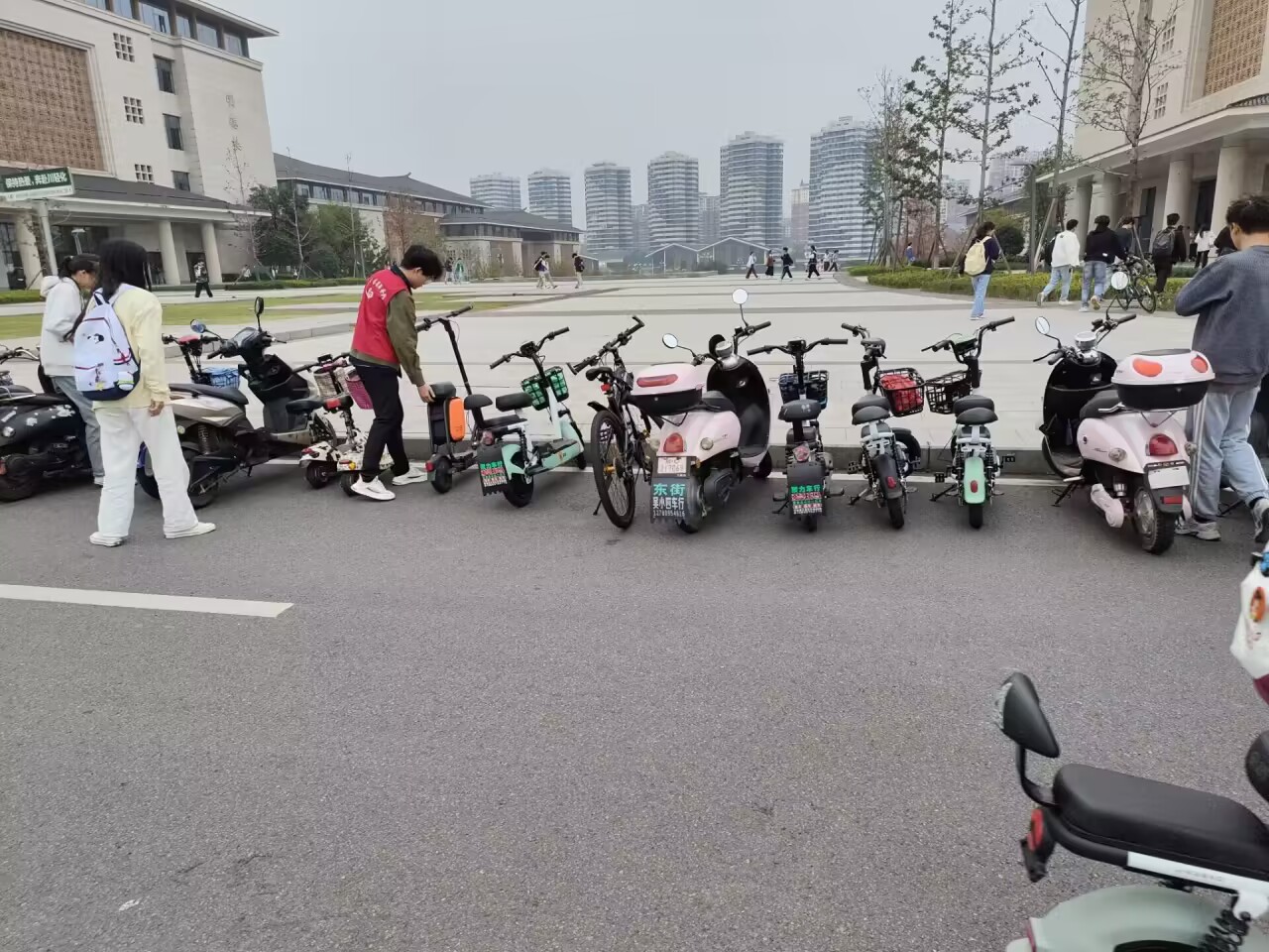 整治乱停放.jpg