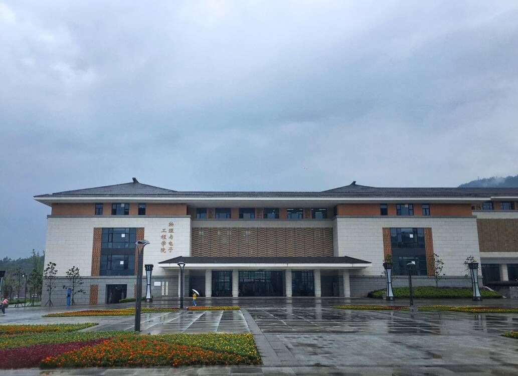 物电学院大楼1.jpg 物电学院大楼1.jpg